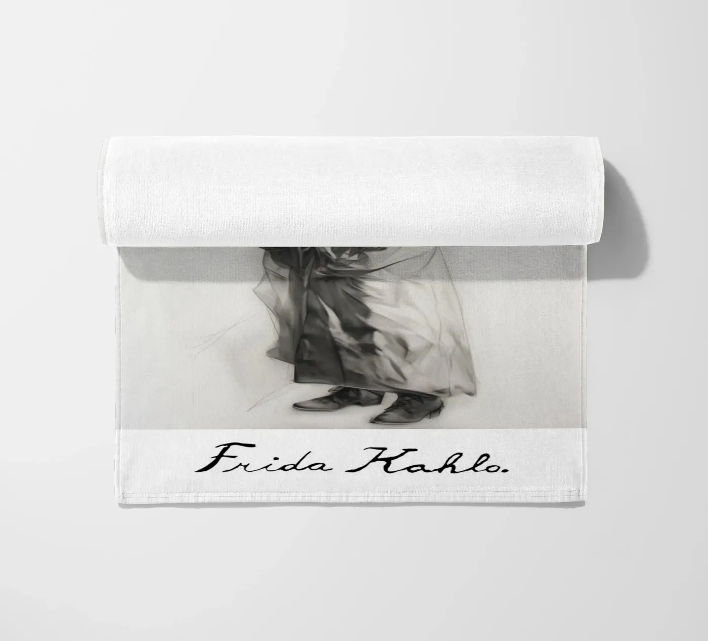 Frida Expression and strength Strandtuch von Carinaprint