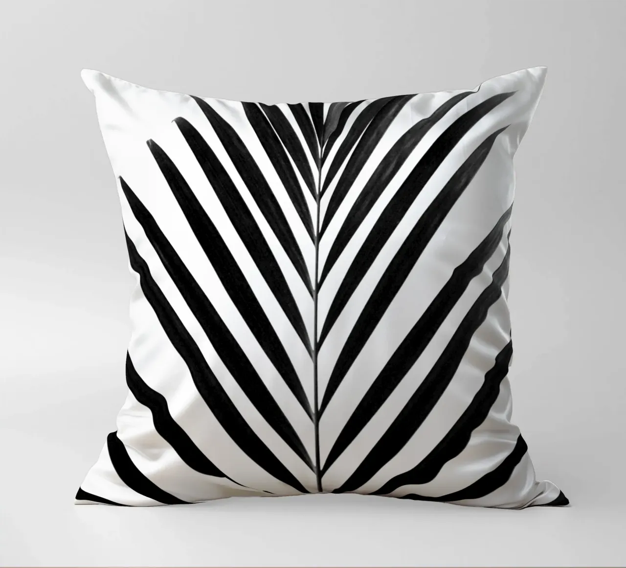 minimal PALM leaf - black & white edition cuscino da Studio Nahili