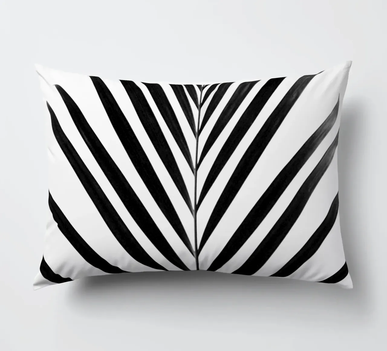 minimal PALM leaf - black & white edition cuscino da Studio Nahili