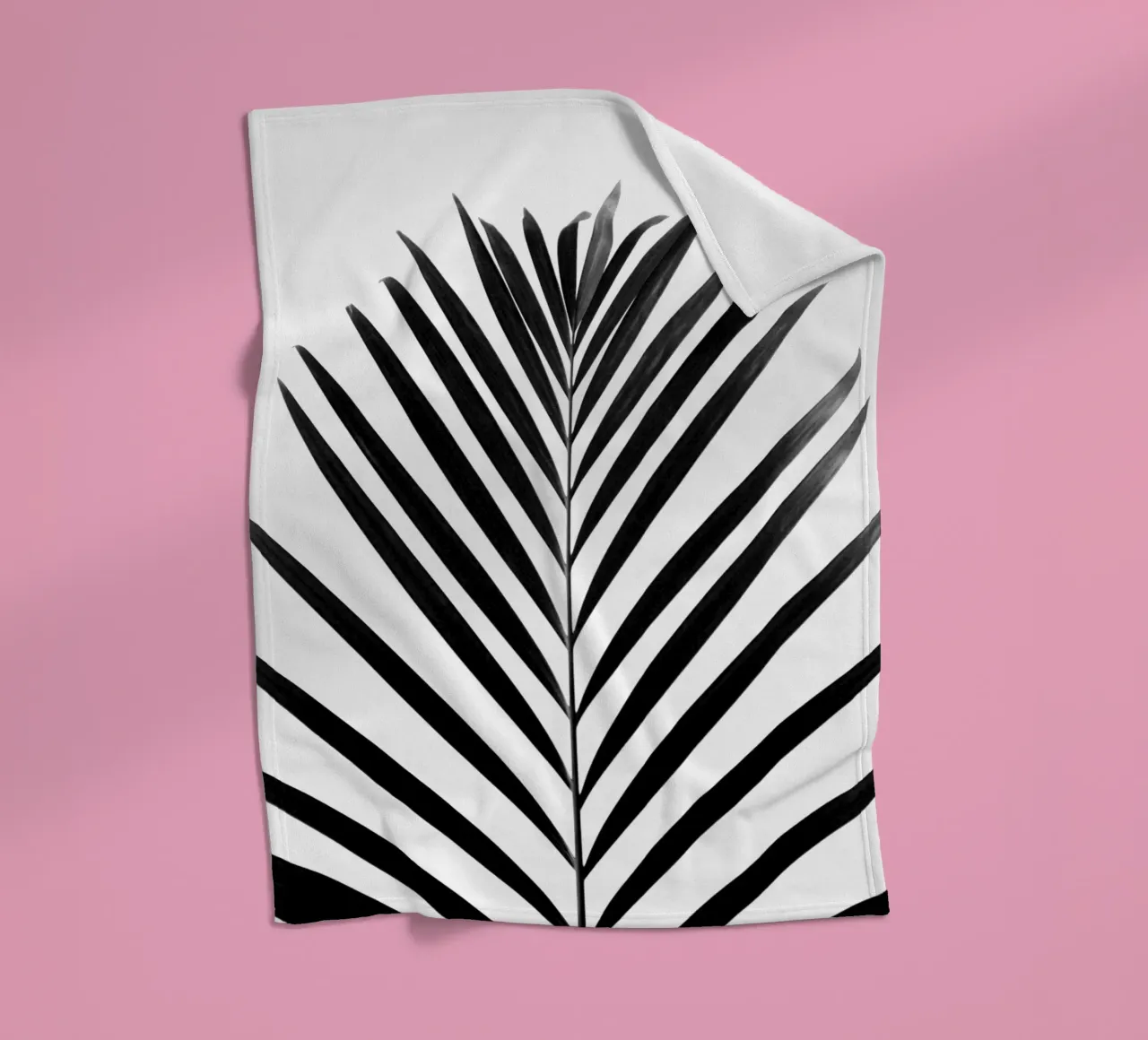 minimal PALM leaf - black & white edition coperta in pile da Studio Nahili