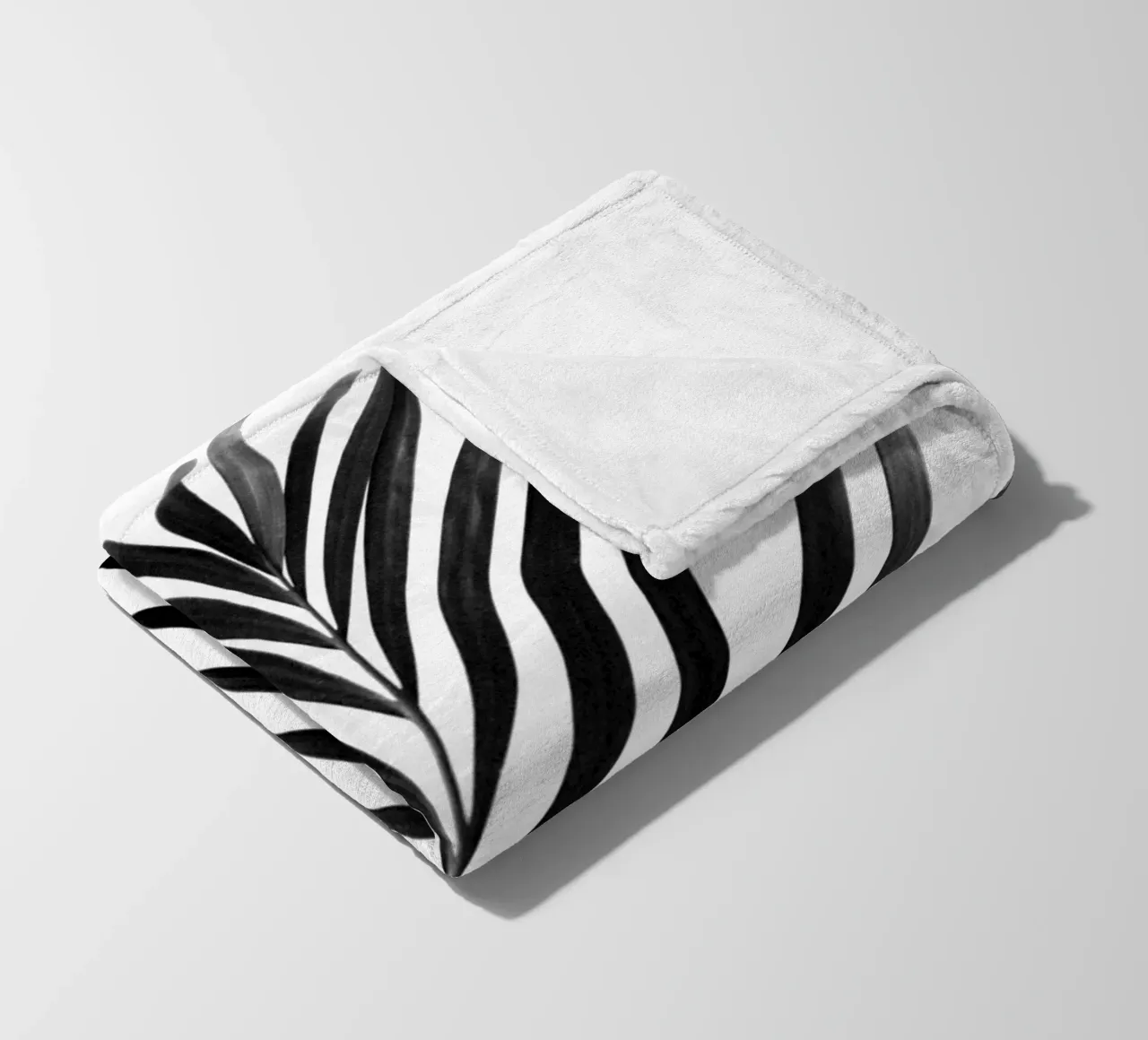 minimal PALM leaf - black & white edition coperta in pile da Studio Nahili