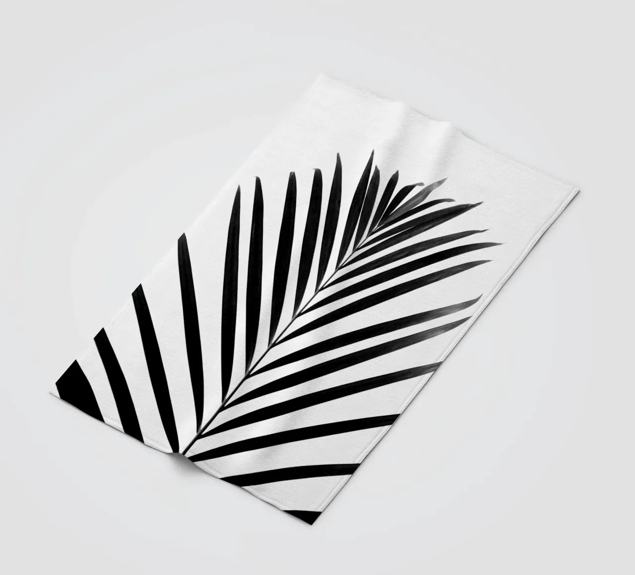 minimal PALM leaf - black & white edition coperta in pile da Studio Nahili