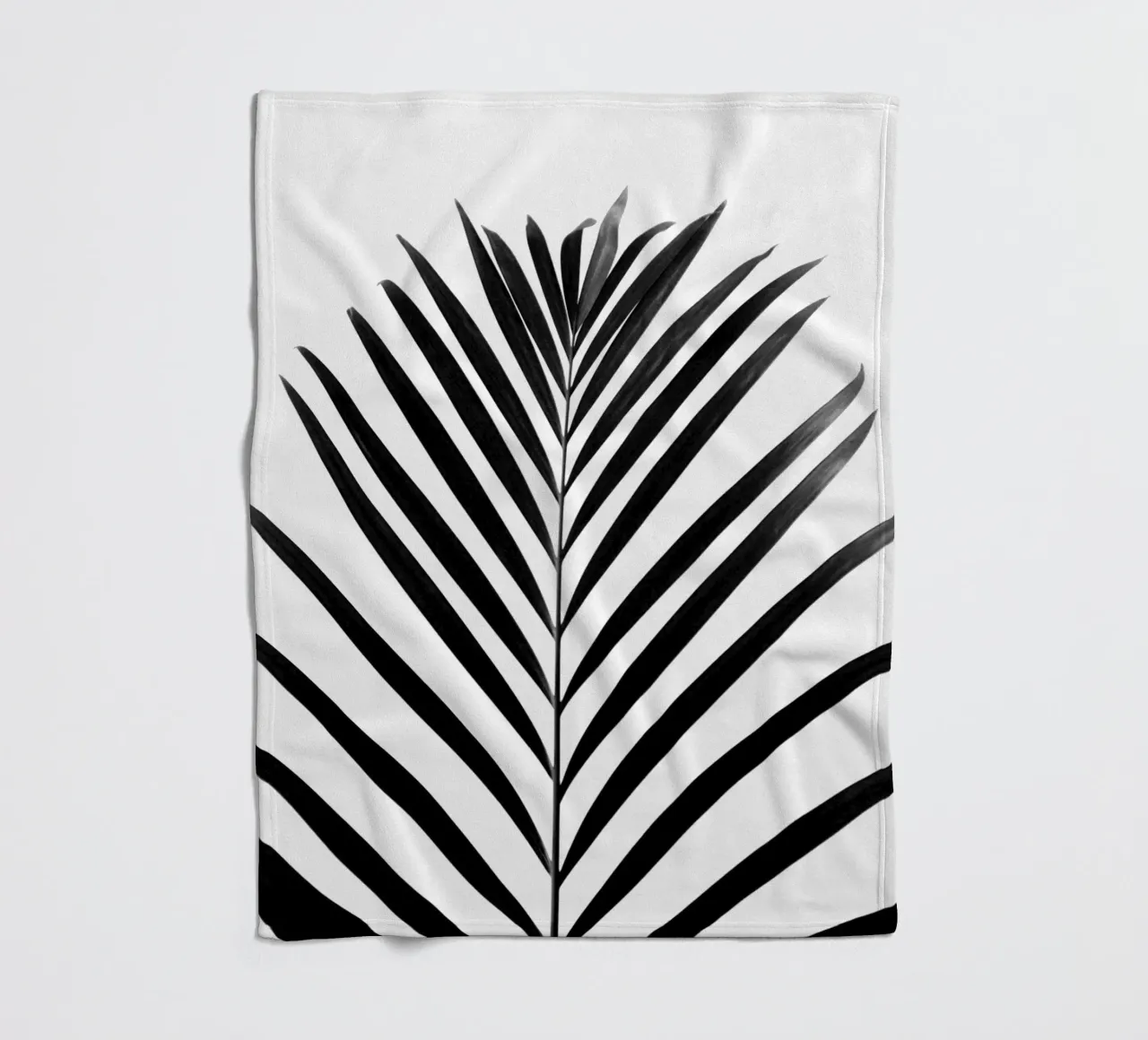 minimal PALM leaf - black & white edition coperta in pile da Studio Nahili