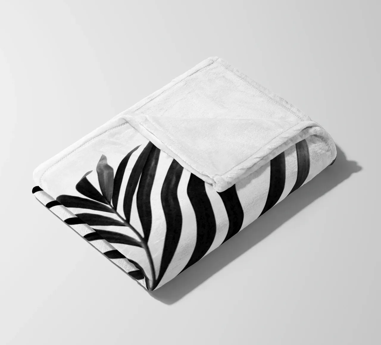 minimal PALM leaf - black & white edition coperta in pile da Studio Nahili