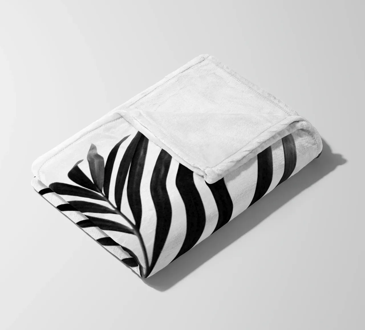 minimal PALM leaf - black & white edition coperta in pile da Studio Nahili