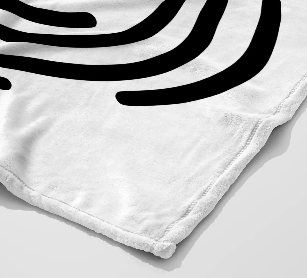 drago sputafuoco - l'energia in una semplice forma d'arte coperta in pile da Bold & Simple