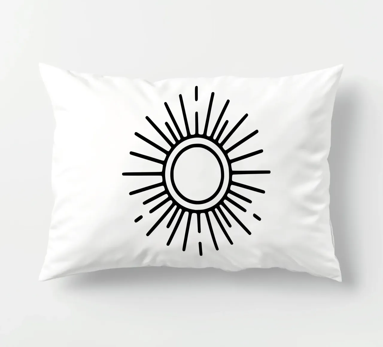 Una luminosità sottile: un sole minimalista cuscino da Bold & Simple
