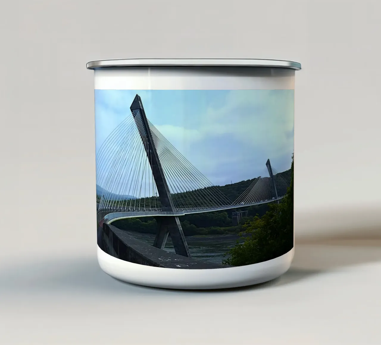FAA362 Ponte di Terenez. tazza in smalto da Thierry vobmann photography
