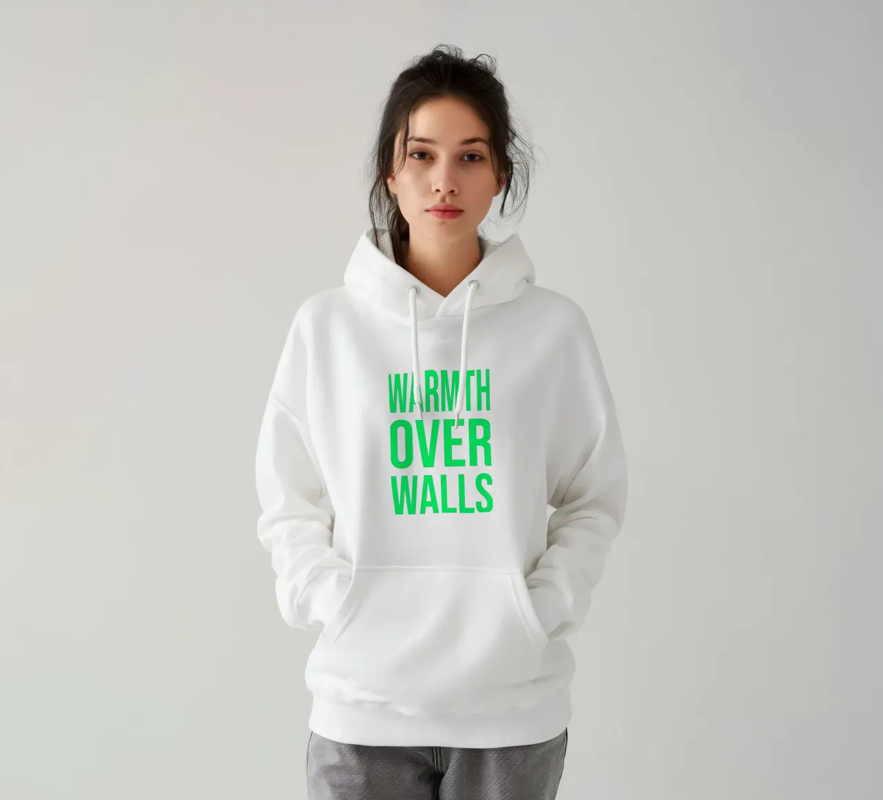 OVER series- bold letters, brave values (5 colors) felpa con cappuccio da FRICKE DESIGN