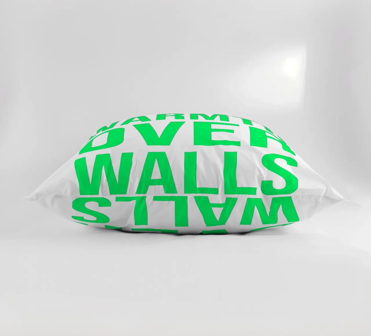 OVER series- bold letters, brave values (5 colors) cuscino da FRICKE DESIGN