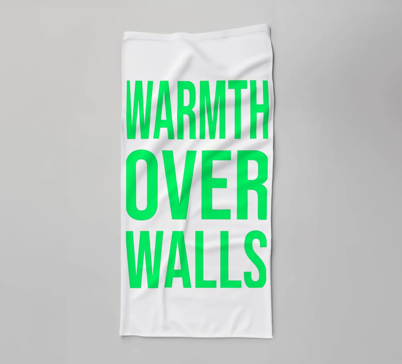 OVER series- bold letters, brave values (5 colors) asciugamano da bagno da FRICKE DESIGN