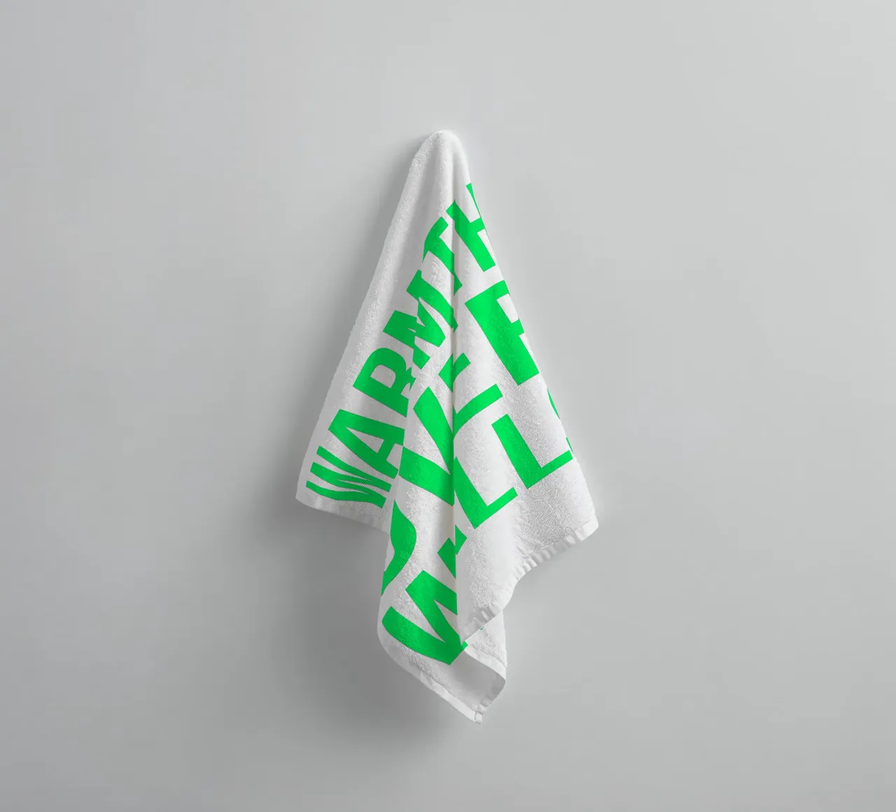 OVER series- bold letters, brave values (5 colors) asciugamano da bagno da FRICKE DESIGN