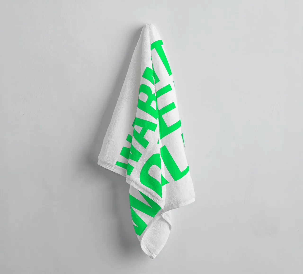 OVER series- bold letters, brave values (5 colors) asciugamano da bagno da FRICKE DESIGN