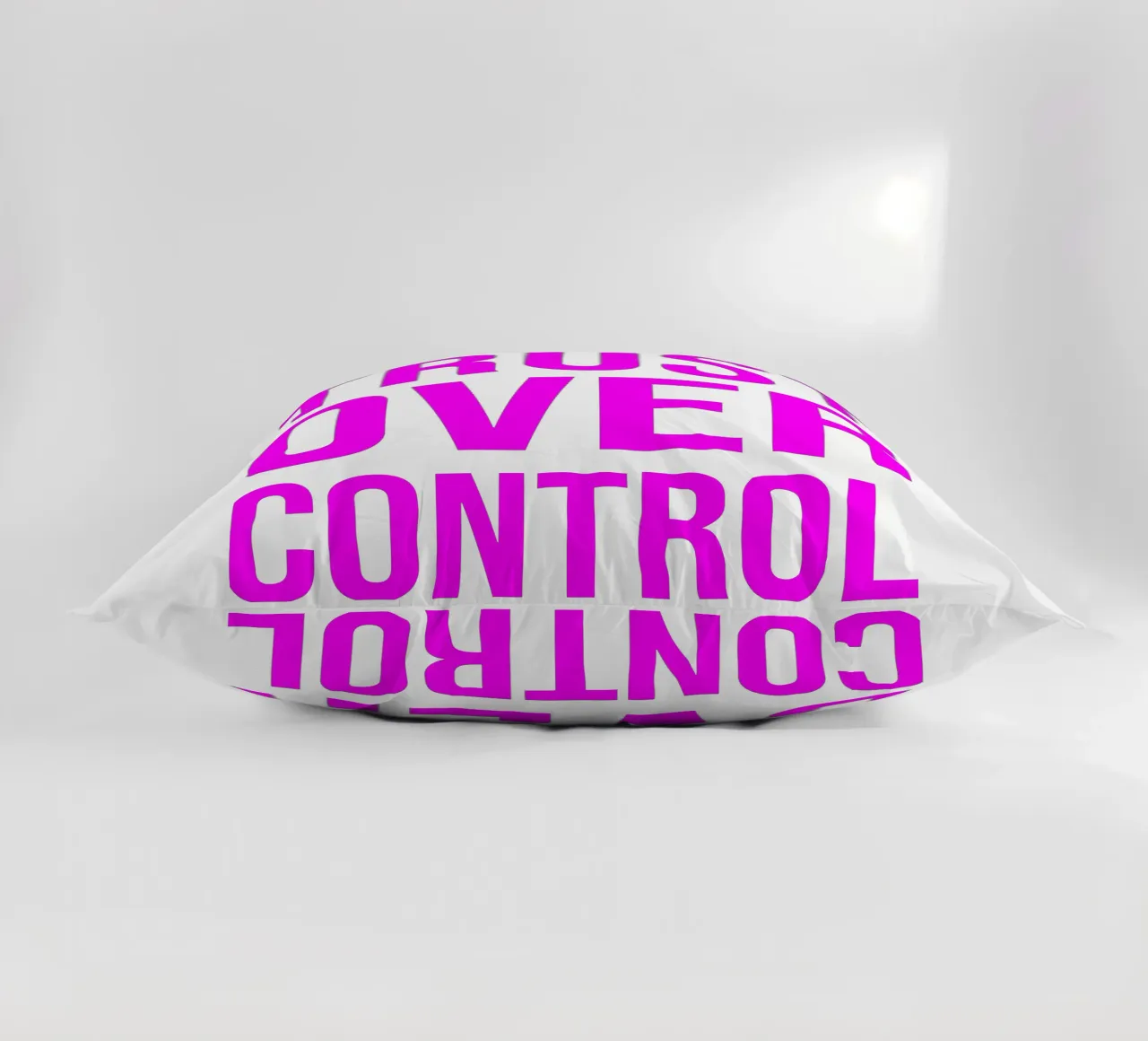 OVER series- bold letters, brave values (5 colors) cuscino da FRICKE DESIGN
