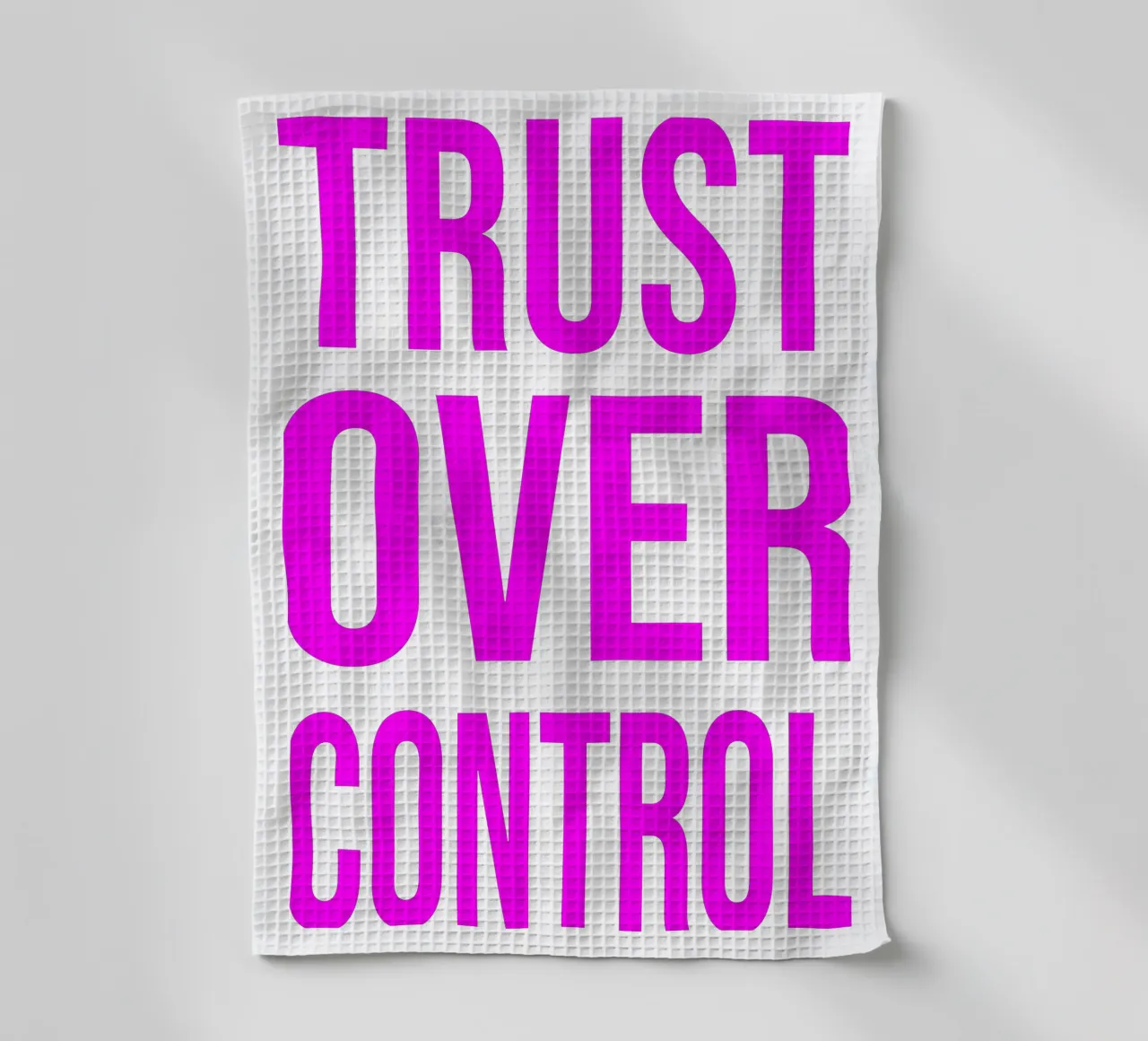OVER series- bold letters, brave values (5 colors) canovaccio da cucina da FRICKE DESIGN