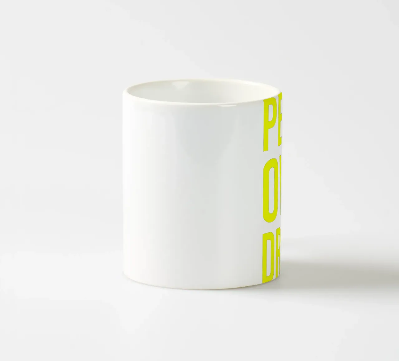 OVER series- bold letters, brave values (5 colors) tazza in ceramica da FRICKE DESIGN