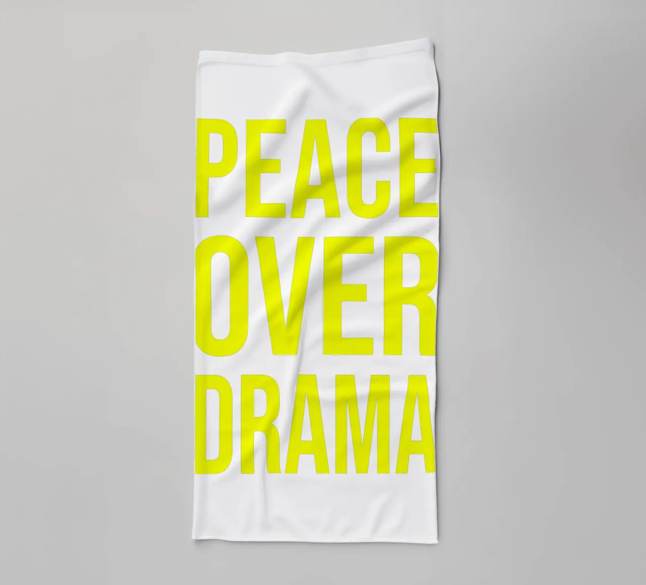 OVER series- bold letters, brave values (5 colors) asciugamano da bagno da FRICKE DESIGN