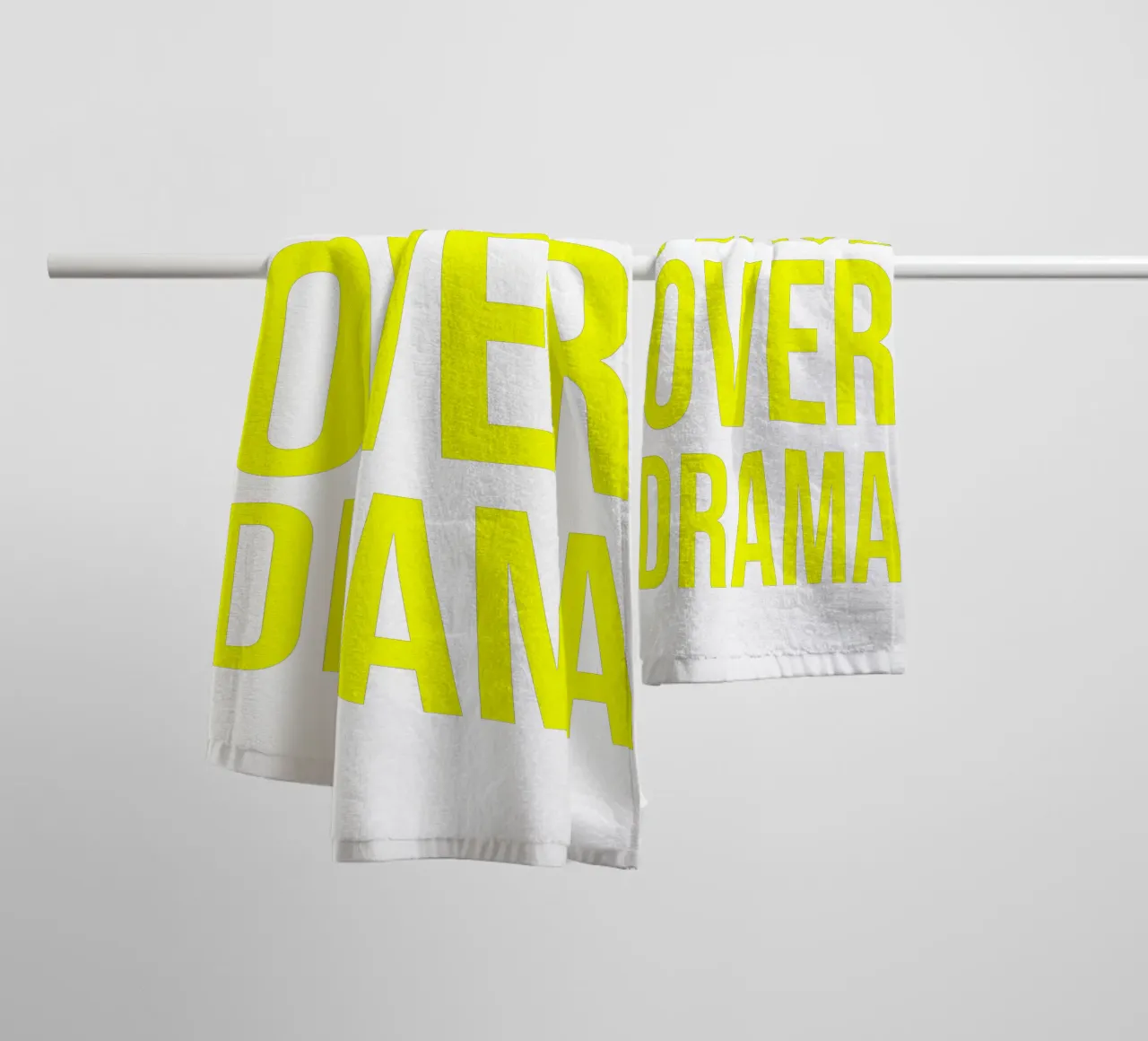 OVER series- bold letters, brave values (5 colors) asciugamano da bagno da FRICKE DESIGN