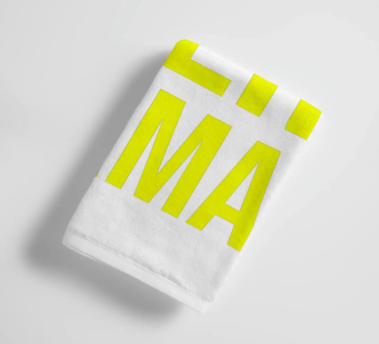 OVER series- bold letters, brave values (5 colors) asciugamano da bagno da FRICKE DESIGN