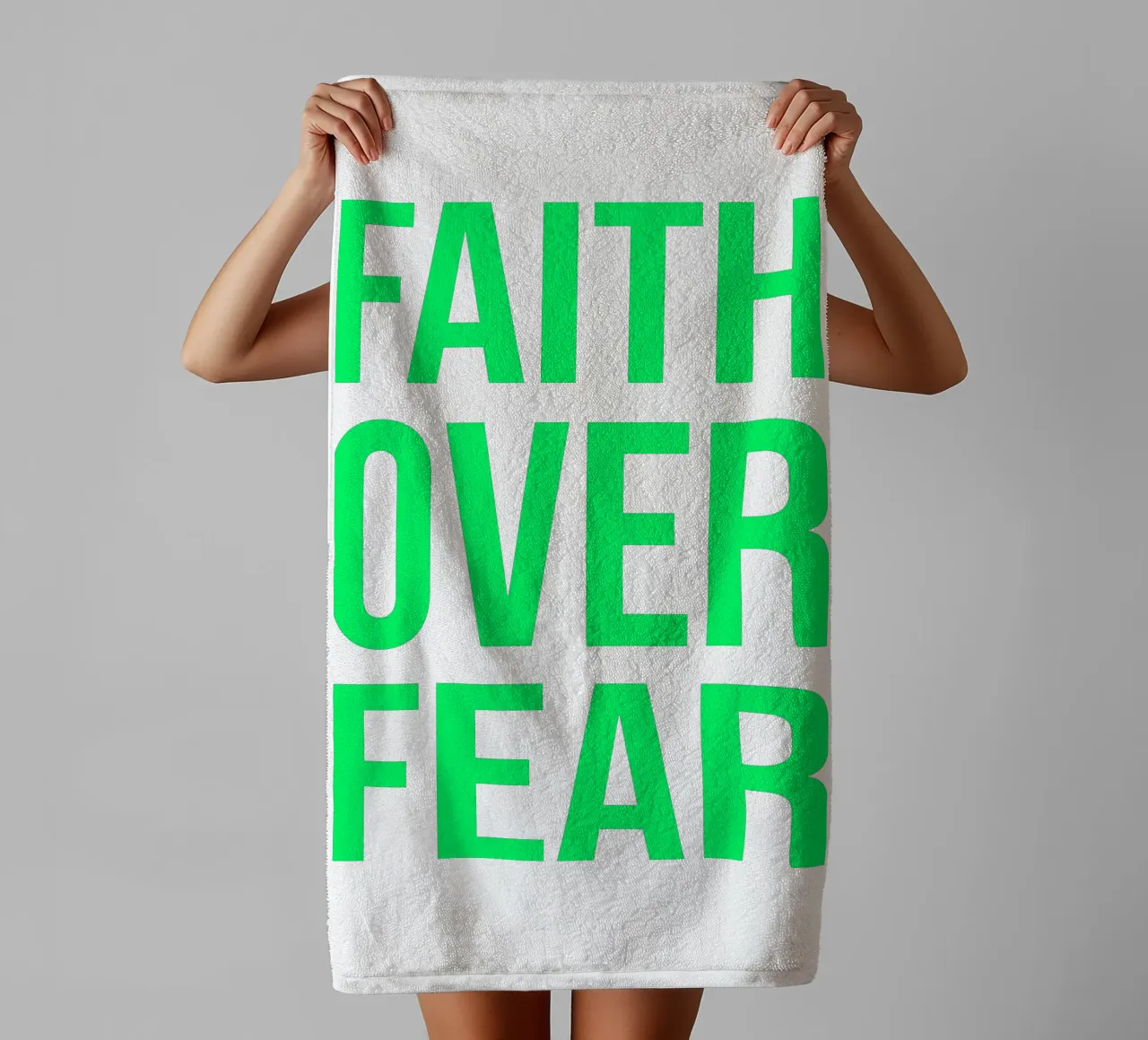 OVER series- bold letters, brave values (5 colors) asciugamano da bagno da FRICKE DESIGN