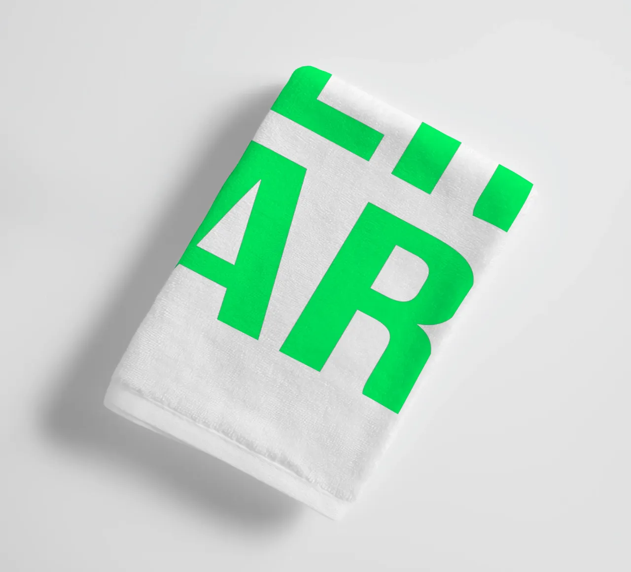 OVER series- bold letters, brave values (5 colors) asciugamano da bagno da FRICKE DESIGN