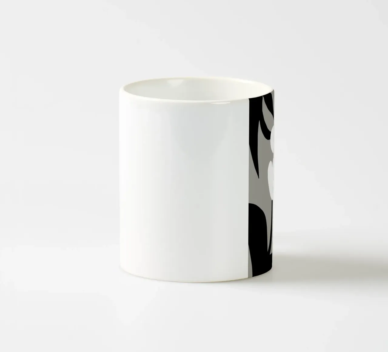 Fiori bianchi e neri tazza in ceramica da Little Dean