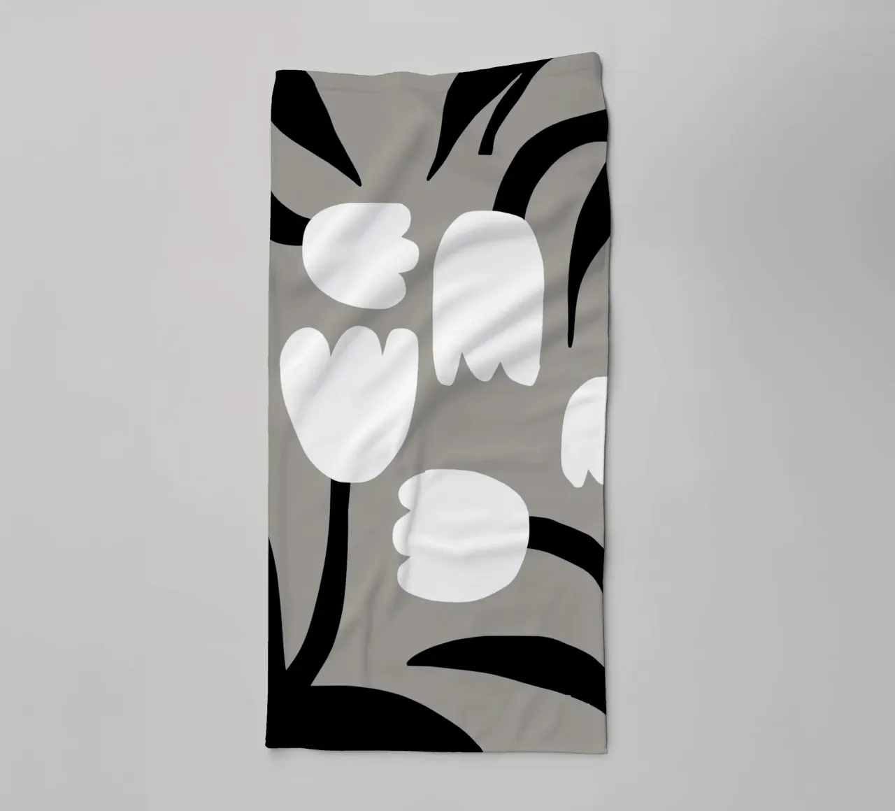 Fiori bianchi e neri asciugamano da bagno da Little Dean