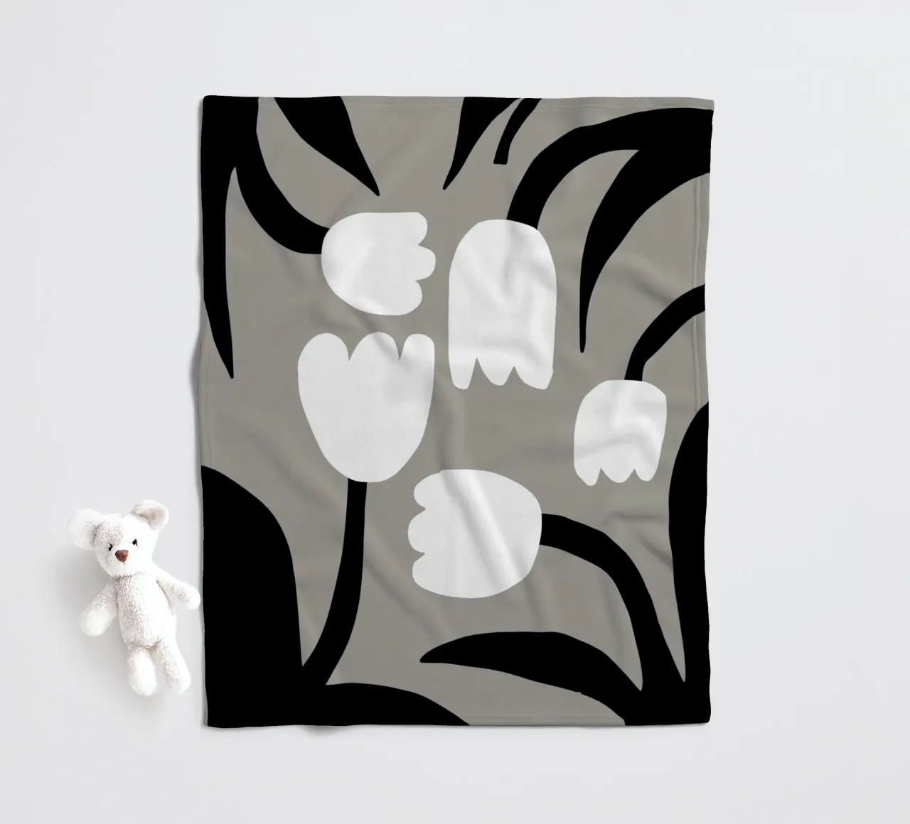 Fiori bianchi e neri coperta in pile da Little Dean
