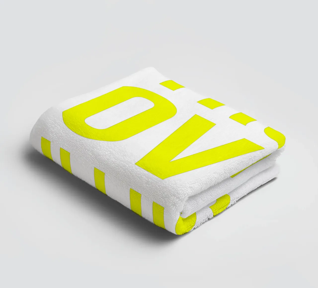 OVER series - bold letters, brave values (5 colors) asciugamano da bagno da FRICKE DESIGN