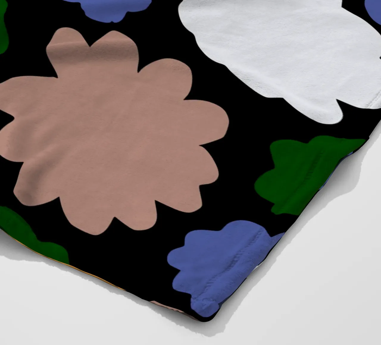 Modello di fiori ritagliati coperta in pile da Little Dean