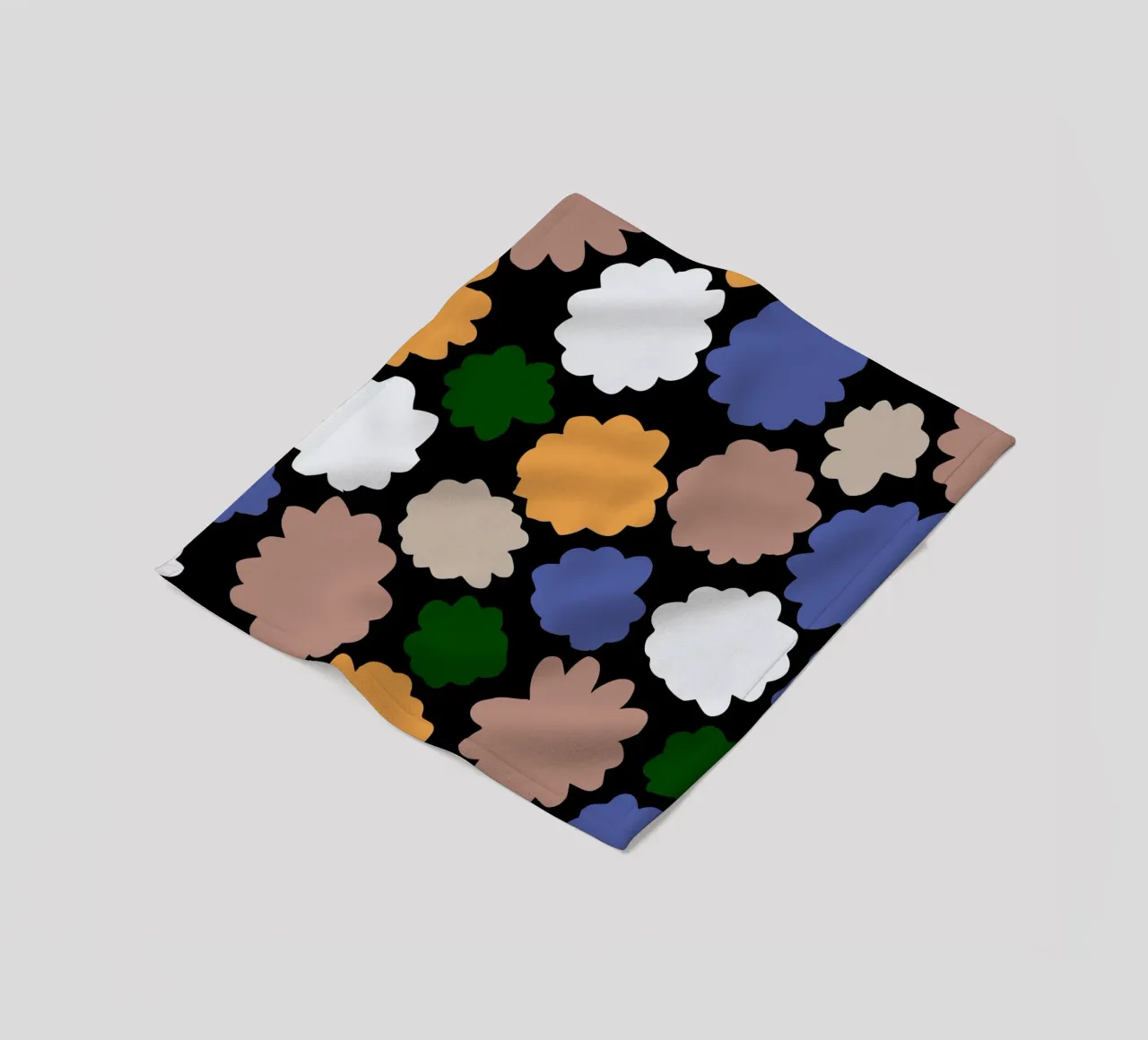 Modello di fiori ritagliati coperta in pile da Little Dean