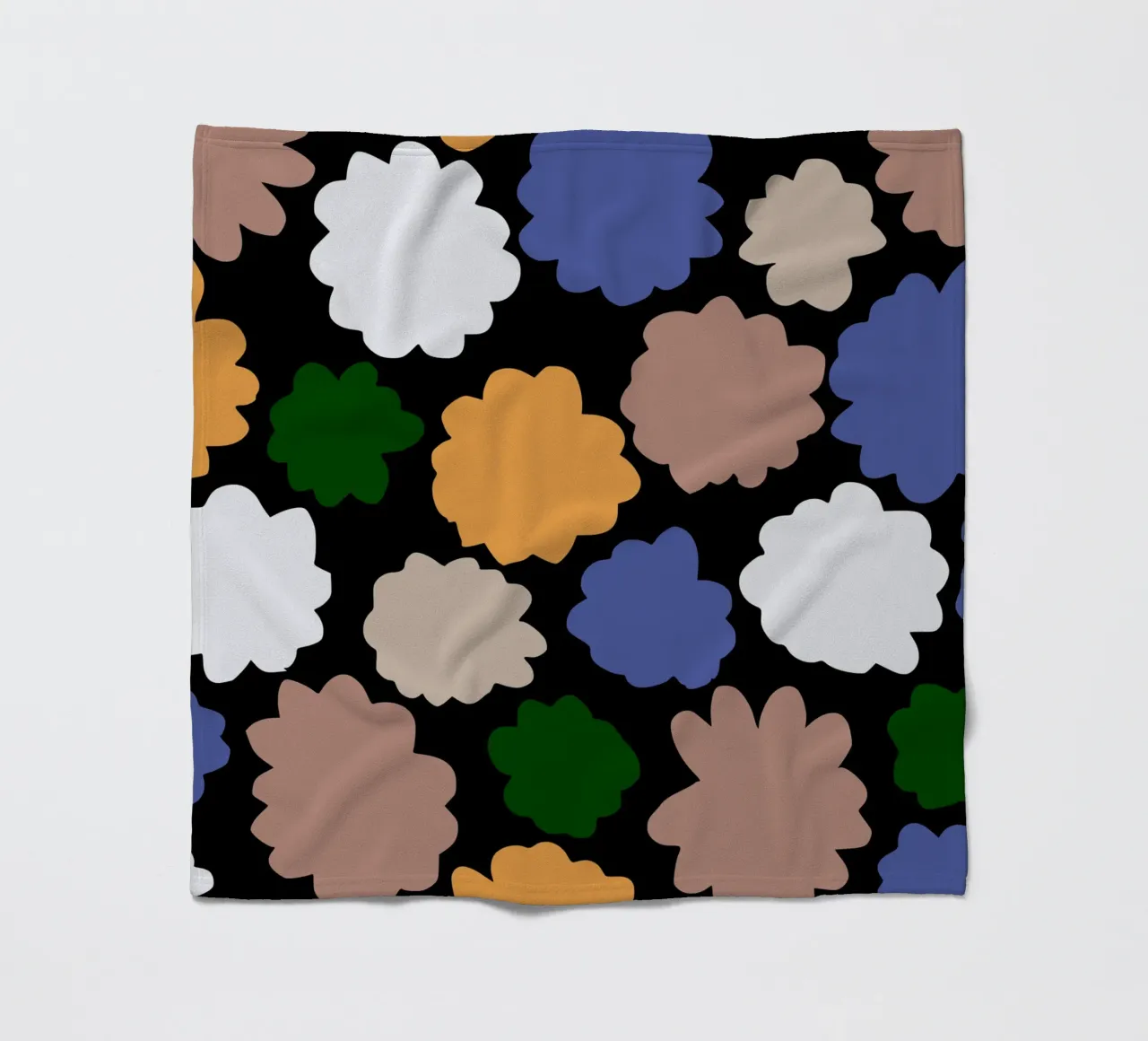 Modello di fiori ritagliati coperta in pile da Little Dean