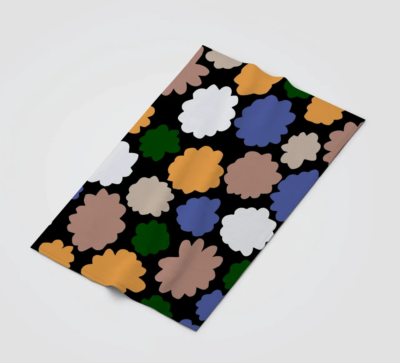 Modello di fiori ritagliati coperta in pile da Little Dean