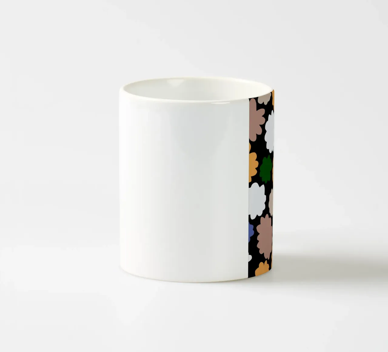 Modello di fiori ritagliati tazza in ceramica da Little Dean