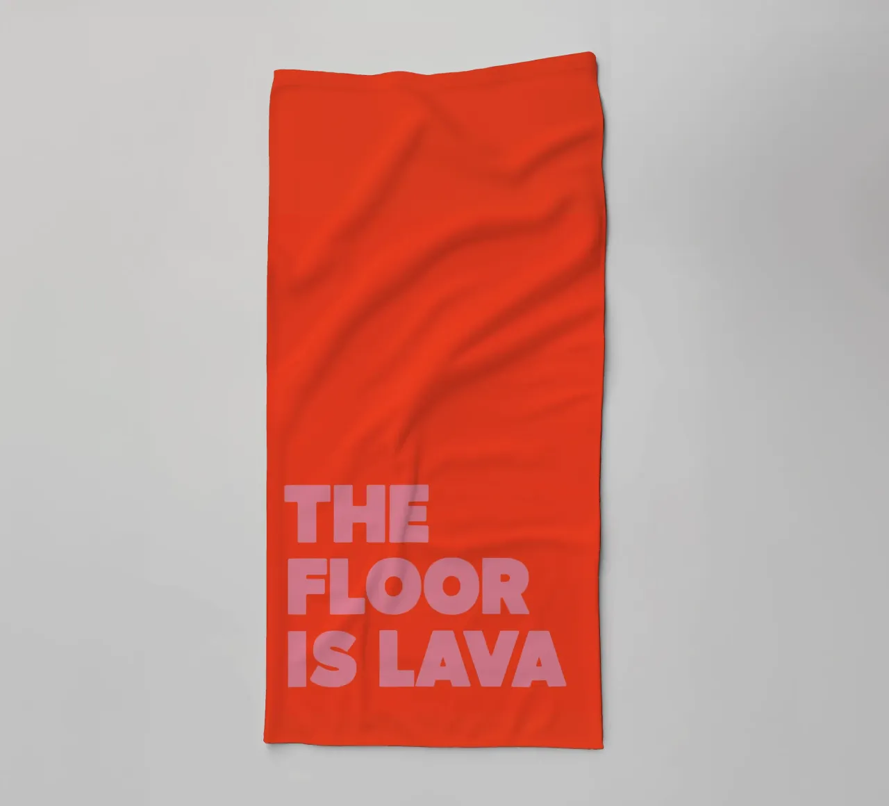 Poster tipografico "The Floor Is Lava" - Dopamine Decor Design asciugamano da bagno da QuooodZ by MooodzArt