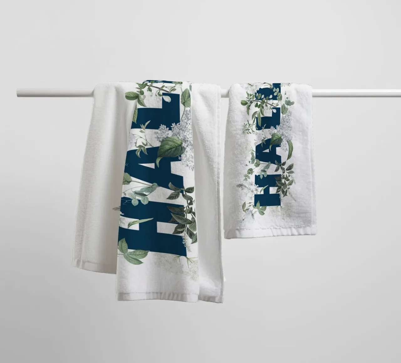 Ciao Fiori e Insetti Blu Bianco asciugamano da bagno da Studio Frances M