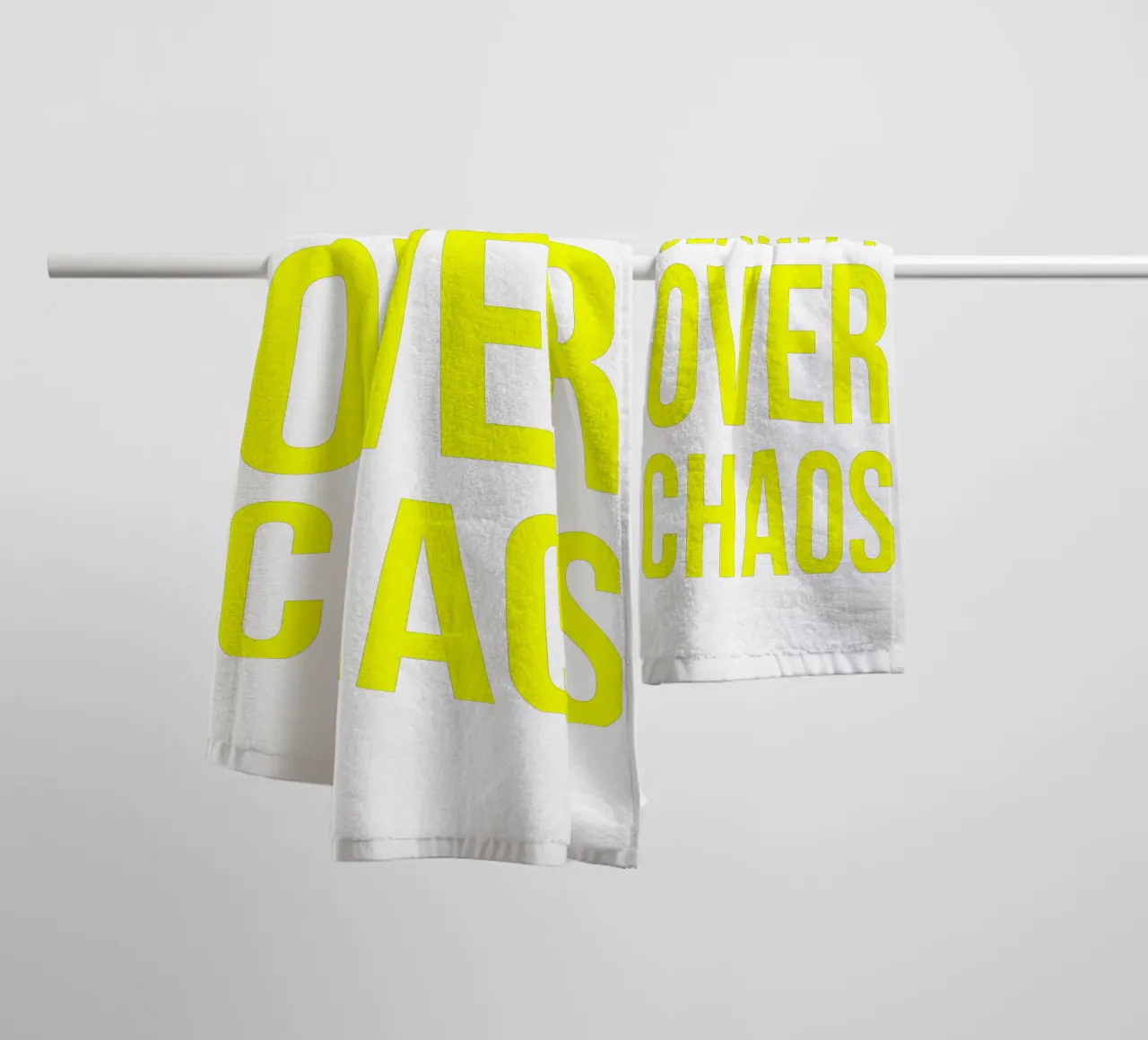 OVER series - bold letters, brave values (5 colors) asciugamano da bagno da FRICKE DESIGN