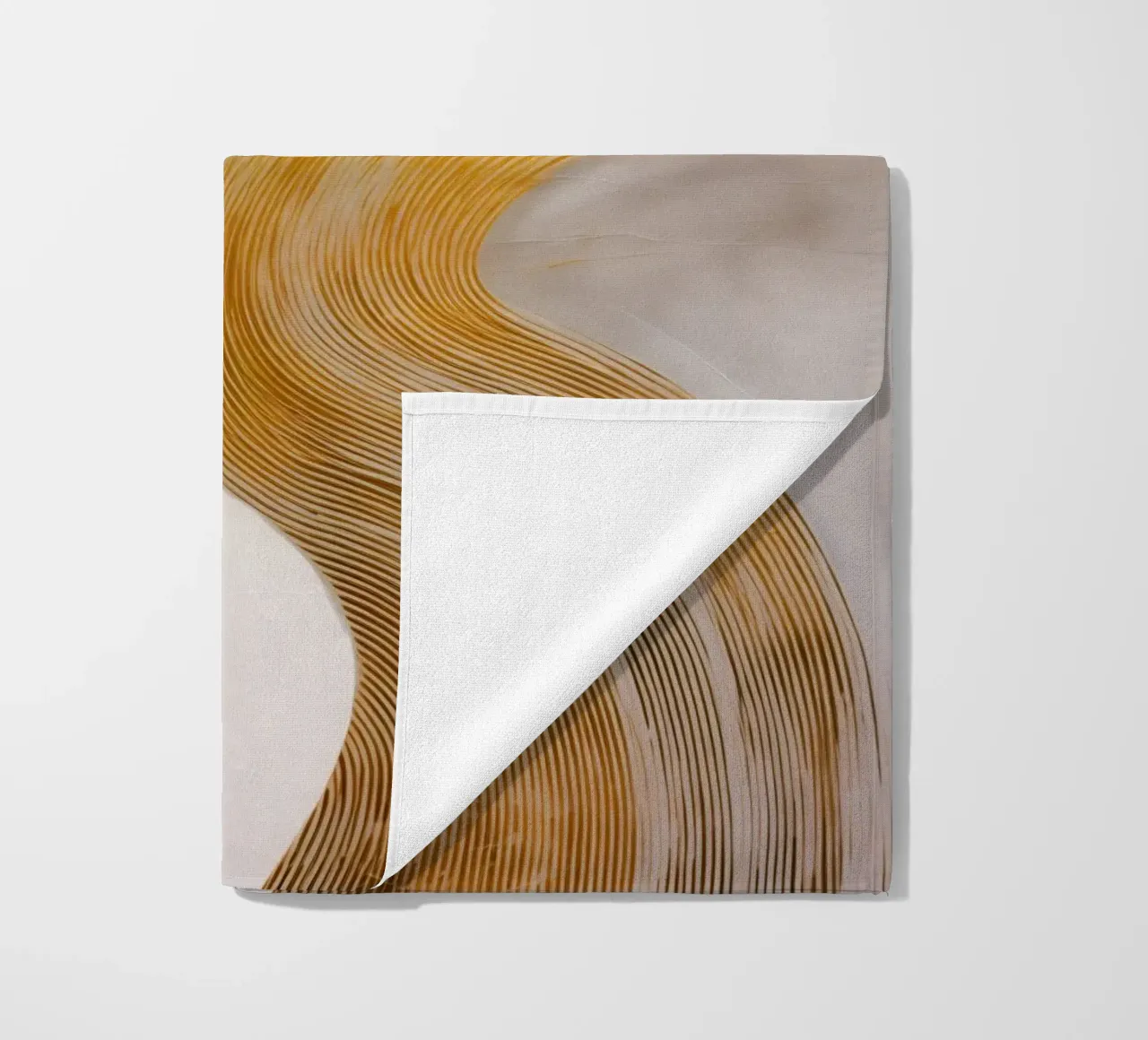 Symfonie in Wit en Goud | Abstract Schilderij strandhanddoek van Autofocus