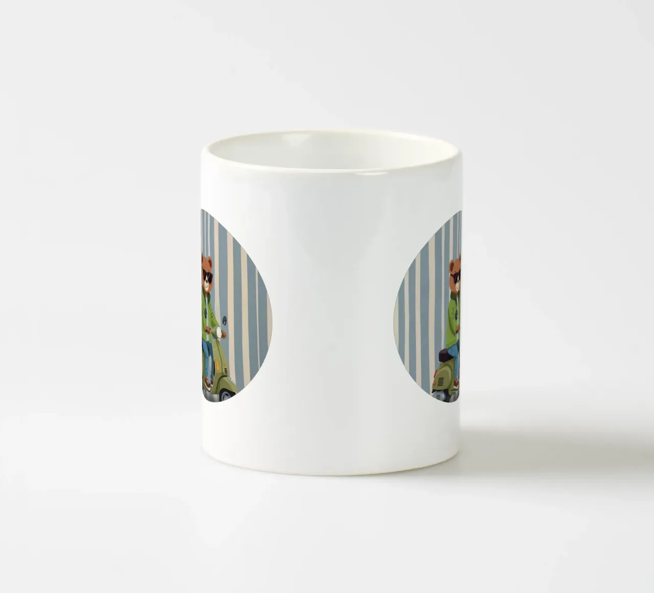 Un orso figo su uno scooter tazza in ceramica da Doodle Dreams Art
