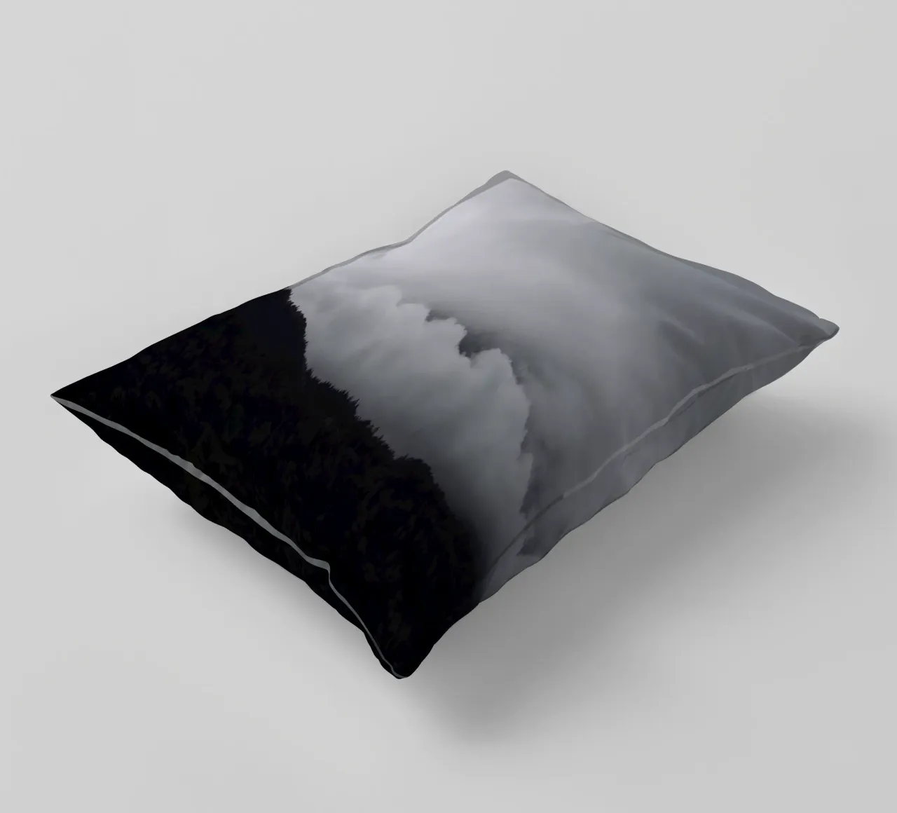 black mountains and white clouds cuscino da Studio Nahili