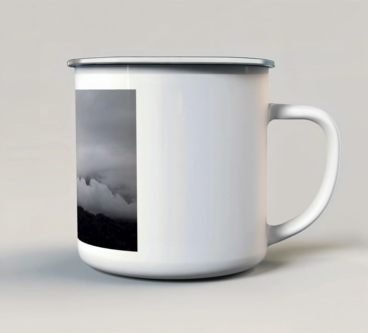 black mountains and white clouds tazza in smalto da Studio Nahili