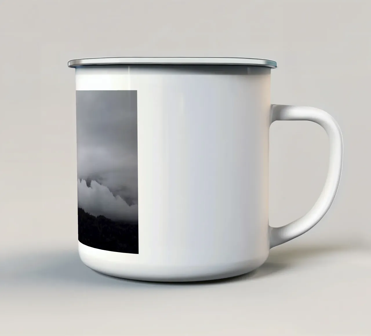black mountains and white clouds tazza in smalto da Studio Nahili