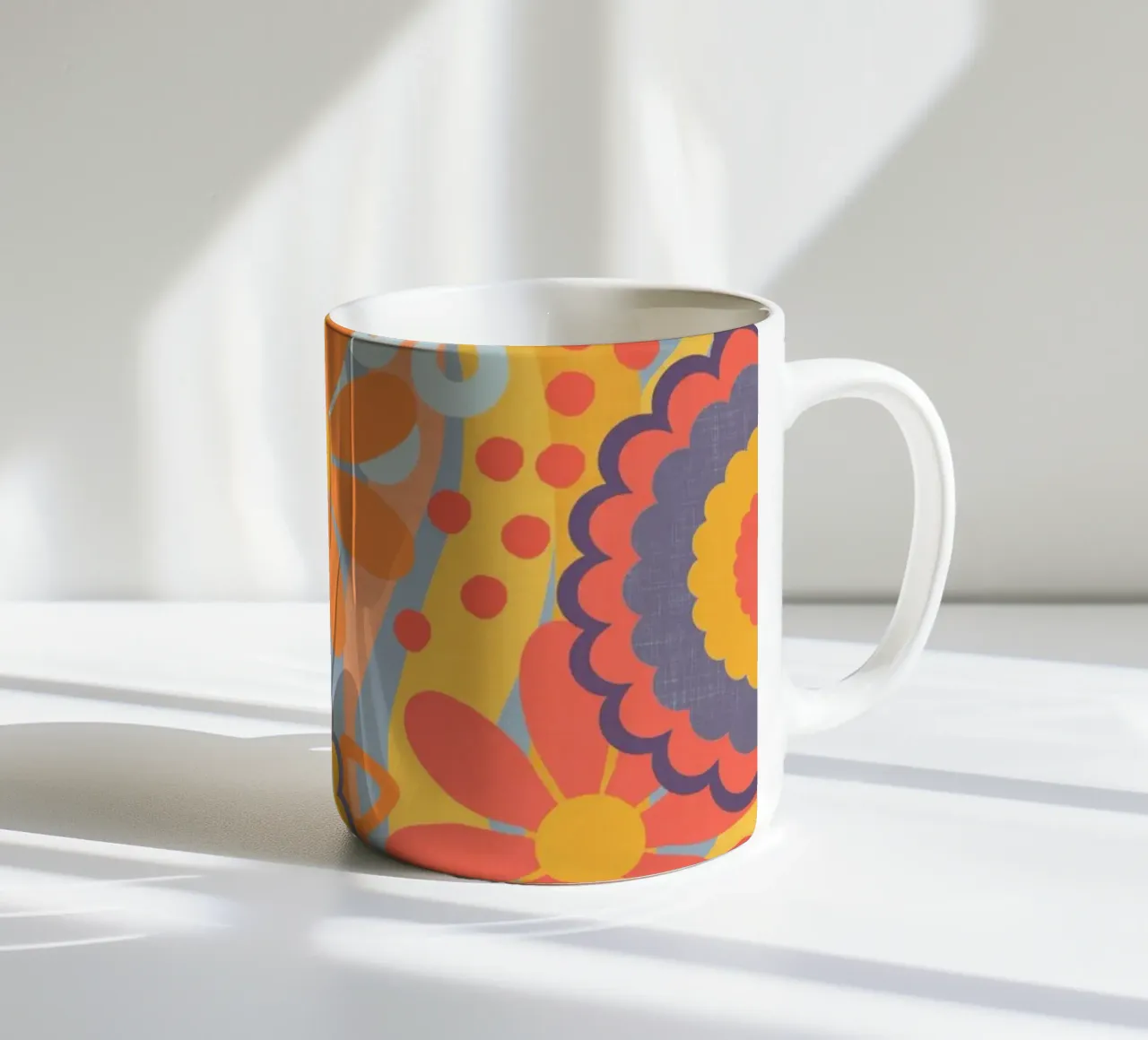Anima anni Settanta Groovy Flower Power Colori retrò tazza in ceramica da Andrea Haase Modern Home