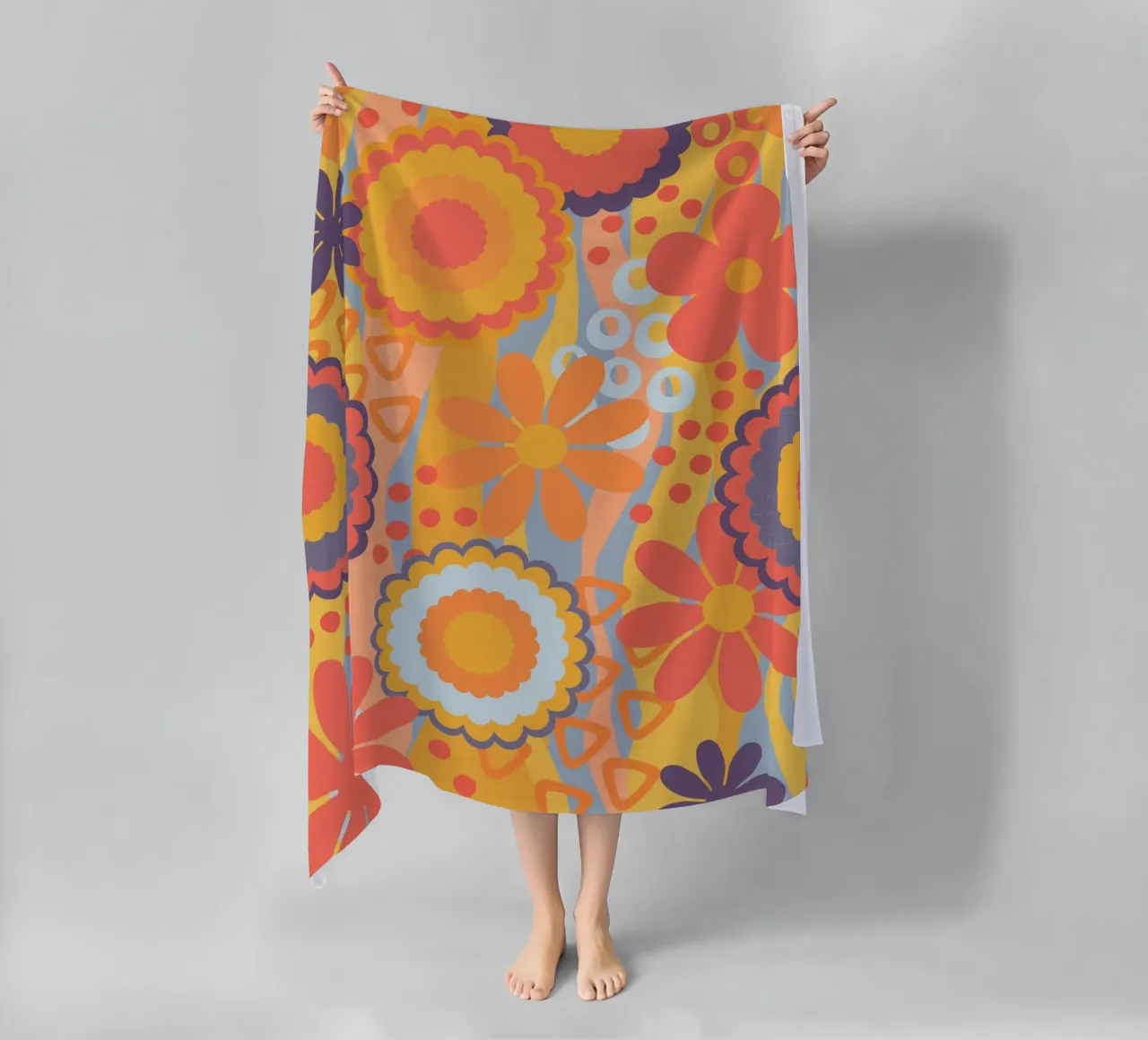 Anima anni Settanta Groovy Flower Power Colori retrò telo mare da Andrea Haase Modern Home