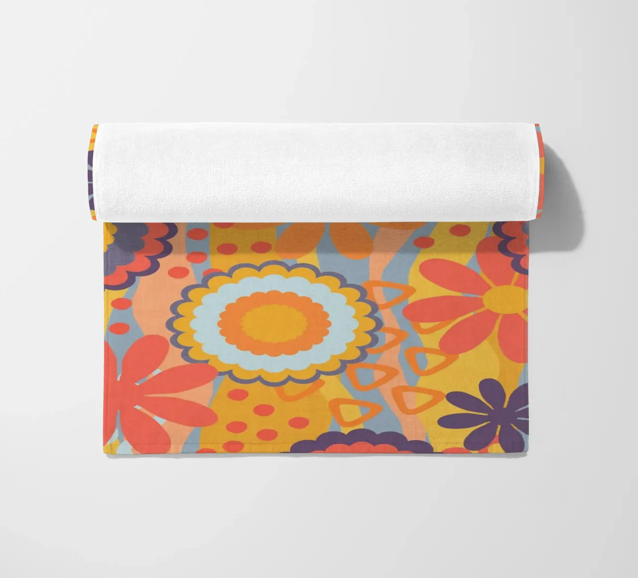 Anima anni Settanta Groovy Flower Power Colori retrò telo mare da Andrea Haase Modern Home
