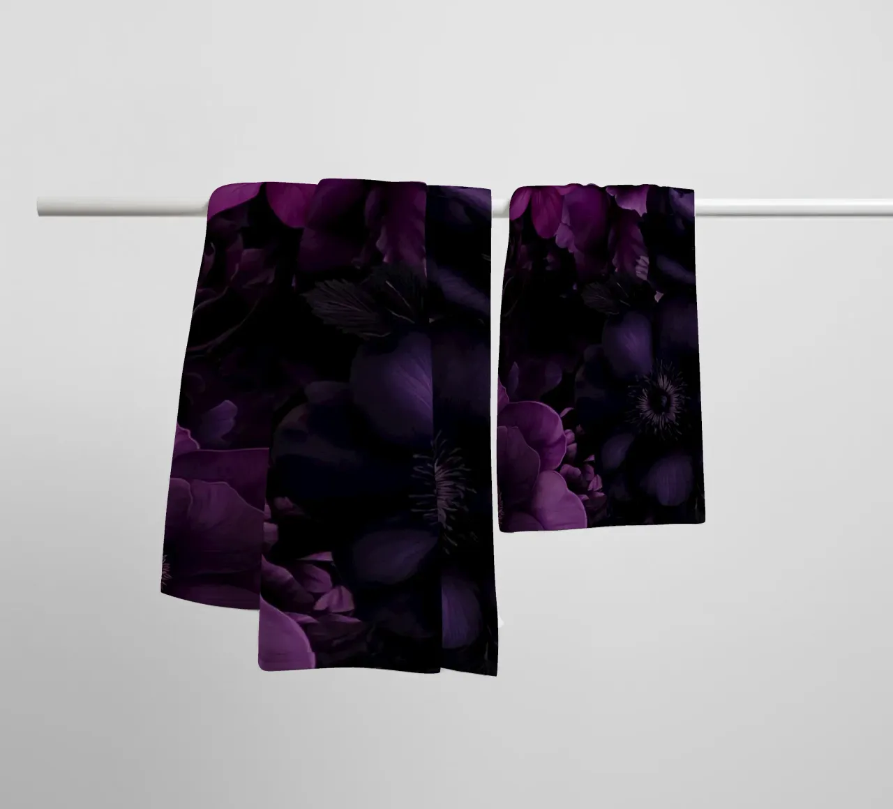 Bloemen Symfonie Fuchsia Pruim Blauw badhanddoek van Andrea Haase Floral Passion