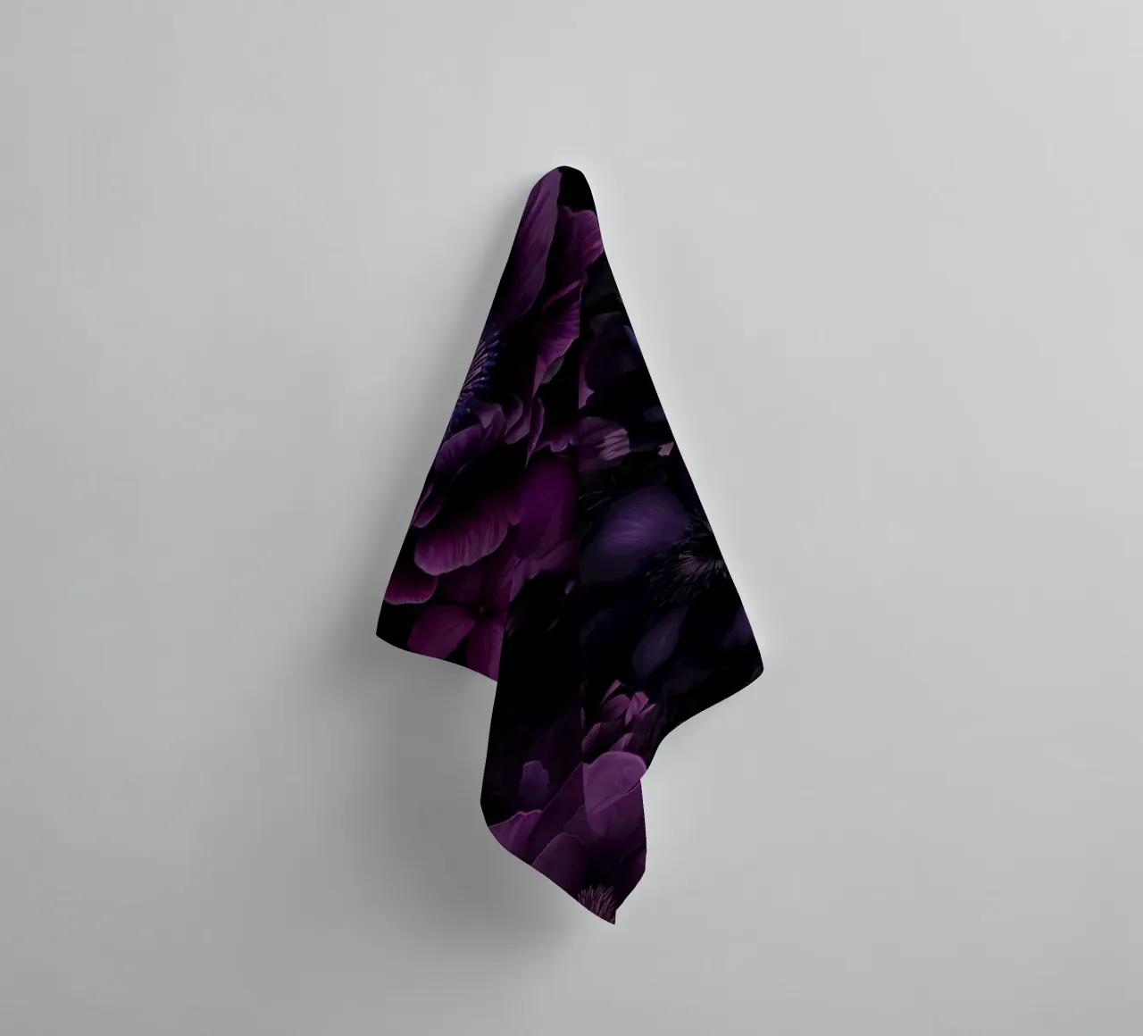 Bloemen Symfonie Fuchsia Pruim Blauw badhanddoek van Andrea Haase Floral Passion