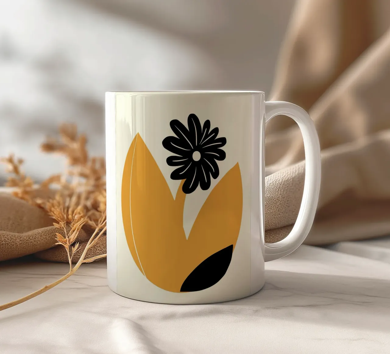 Fioritura gialla e nera tazza in ceramica da Little Dean