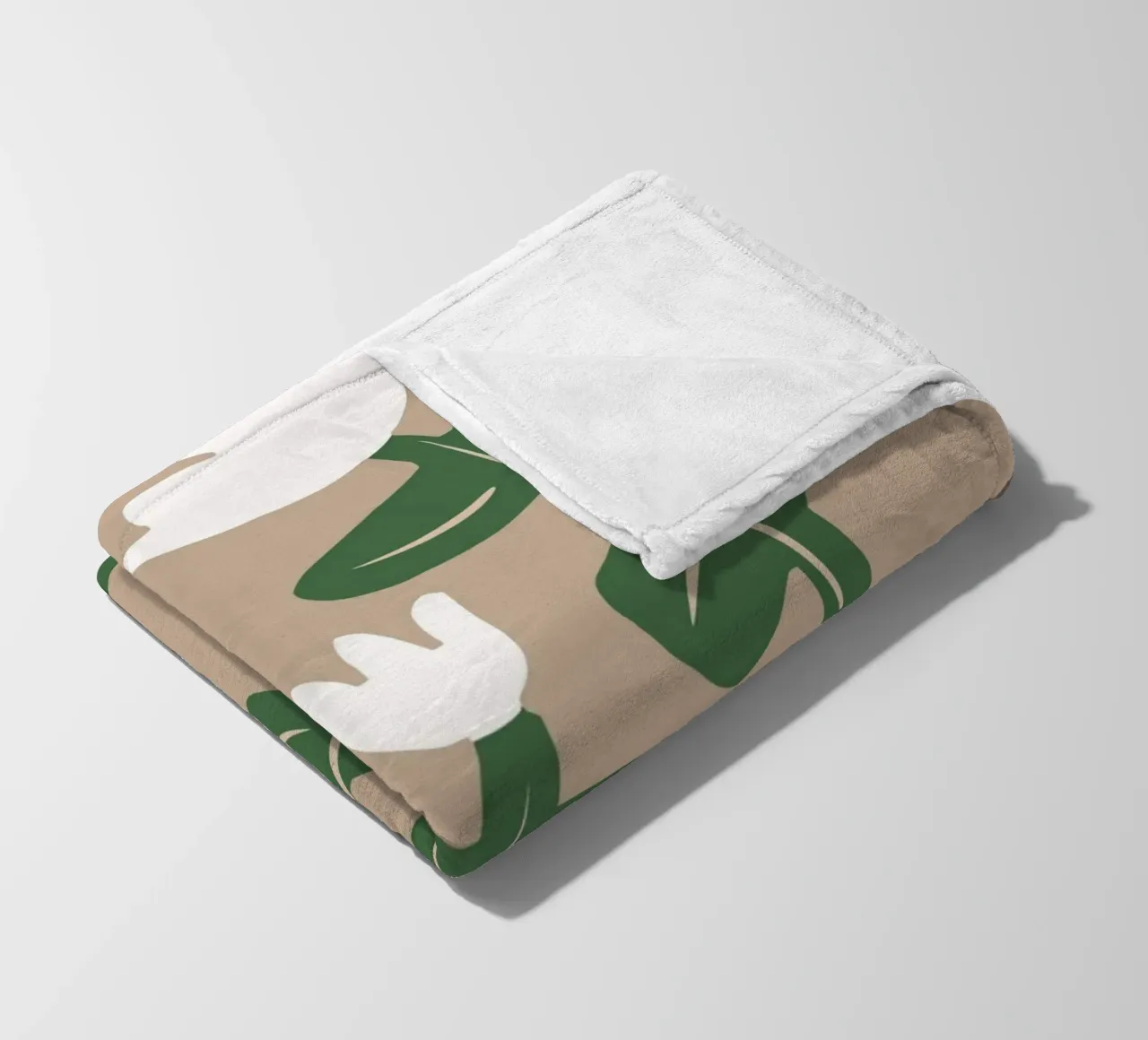 Composizione di fiori bianchi coperta in pile da Little Dean