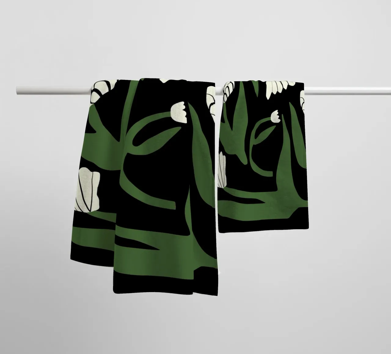 Composizione di fiori bianchi 02 asciugamano da bagno da Little Dean